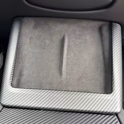 Panel runt mobilladdaren, carbon fiber matt - Tesla Model 3 2023.10-/Y 2025.3-