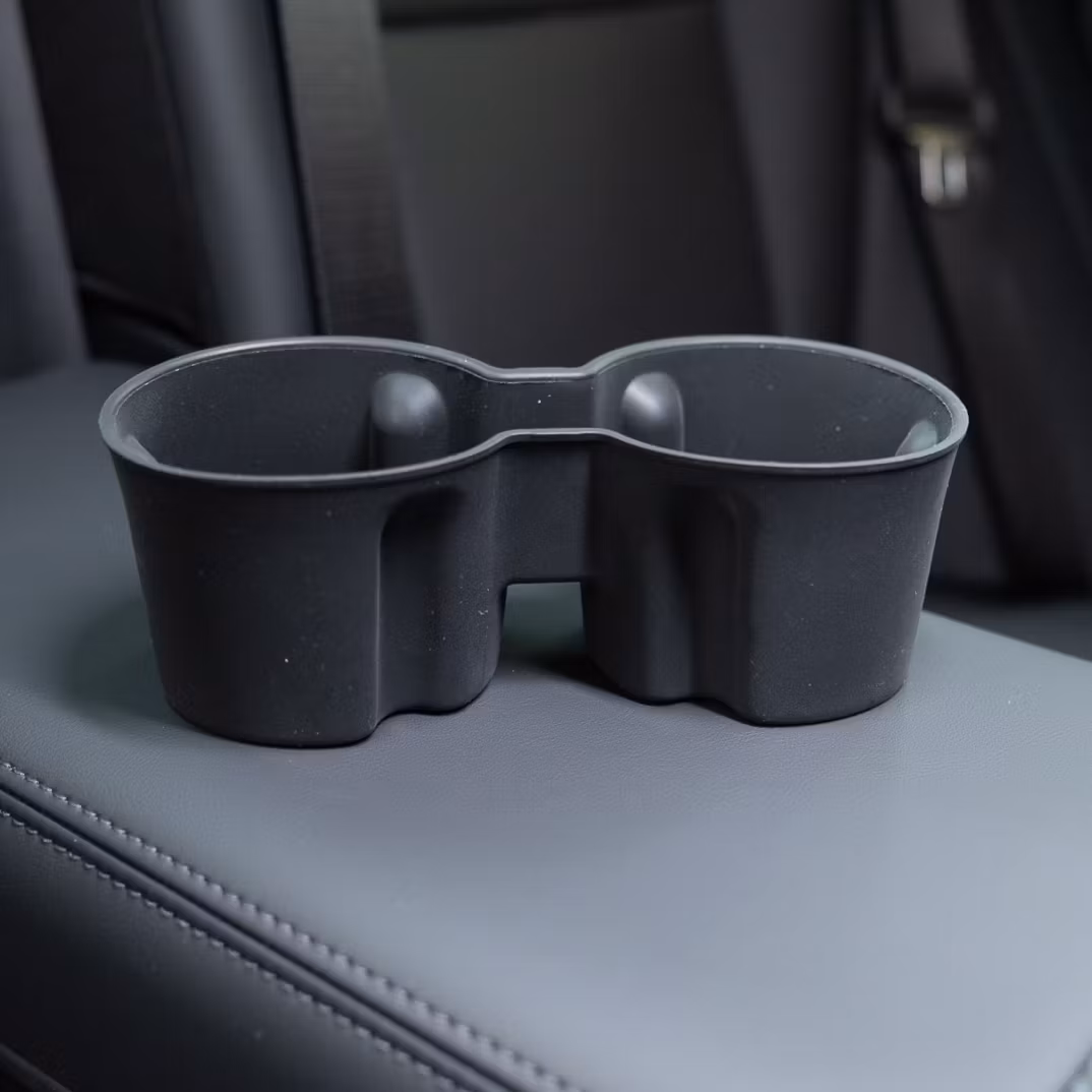 Mugghållare i silikon, svart, armstödet bak - Tesla Model 3 Highland