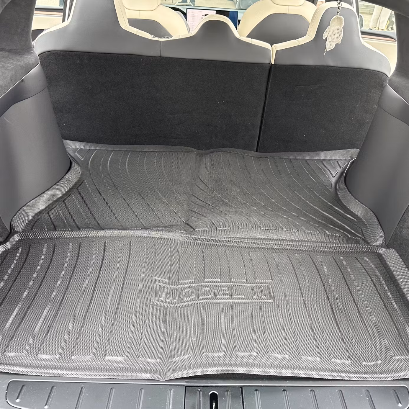 Bagagerumsmatta till Tesla Model X 2021+ i TPE-nano.