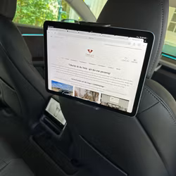 Hållare till padda och mobil med krokar- Tesla Model 3/Y