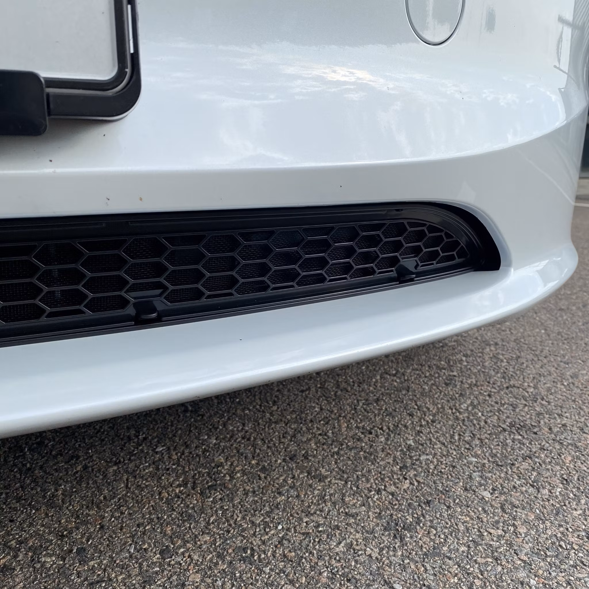 Skydd till luftinblåset fram - Tesla Model 3 Highland