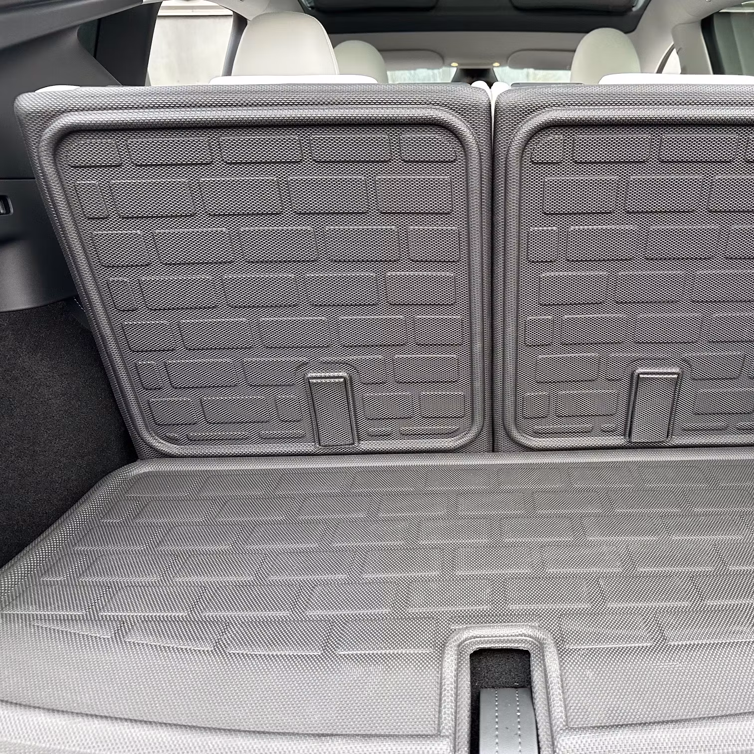 Smidiga mattbitar som effektivt skyddar sätena när de är nedfällda i din 7-sitsiga Tesla Model Y
