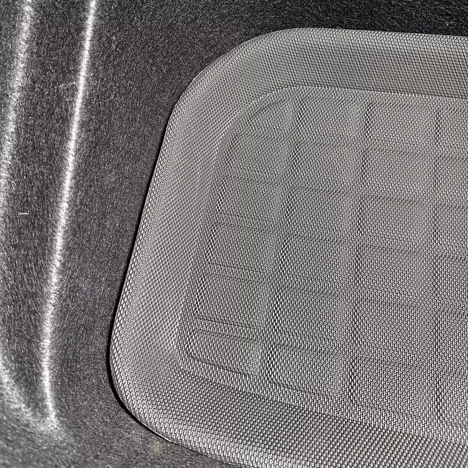 Trunkmatta XPE - raka rutor - Tesla Model Y