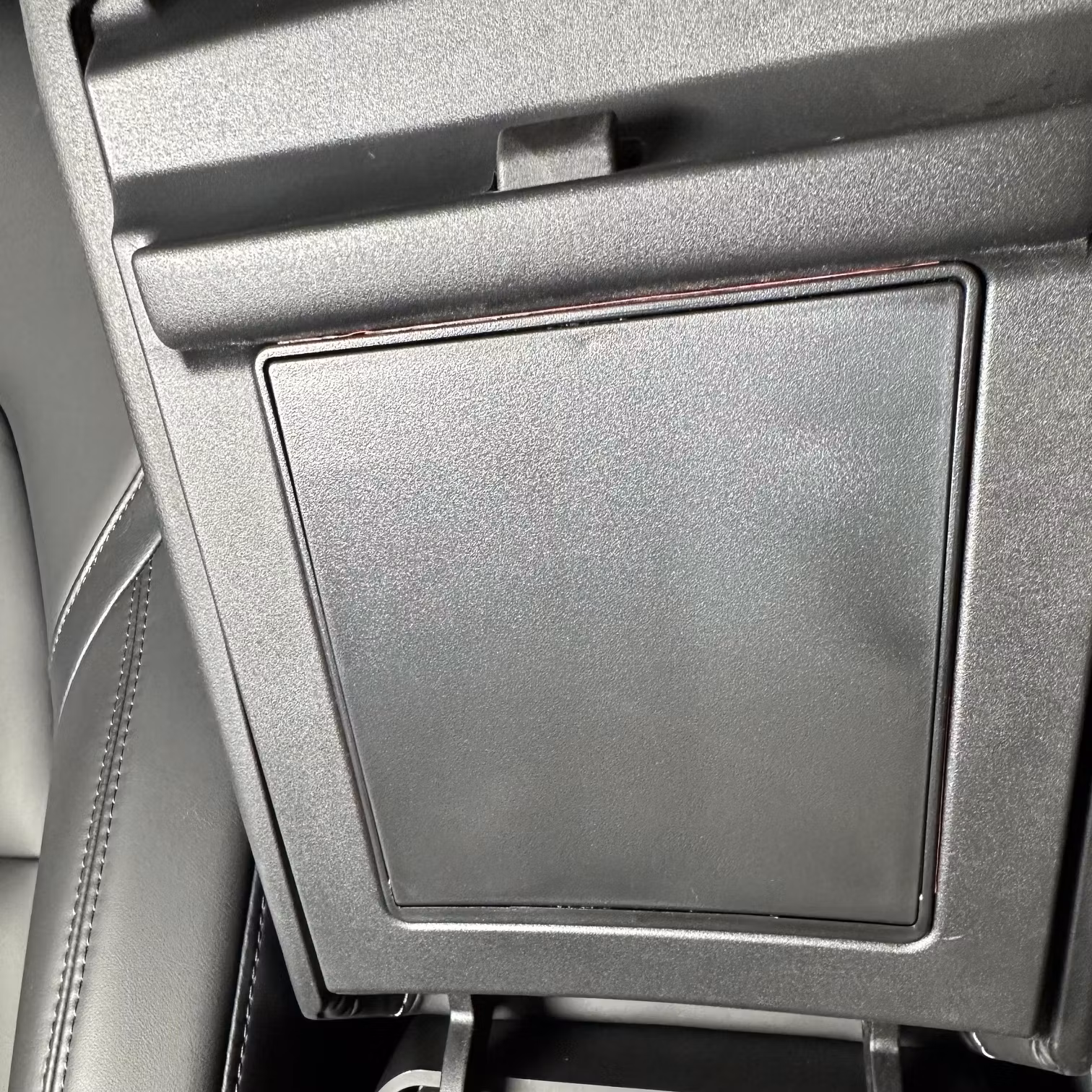 Hemlig insats i armstödet