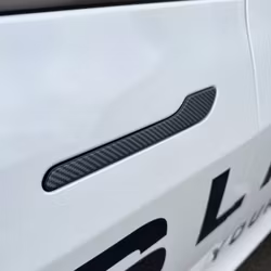 Paneler till dörrhandtagen - matt carbon fiber - Tesla Model 3/Y