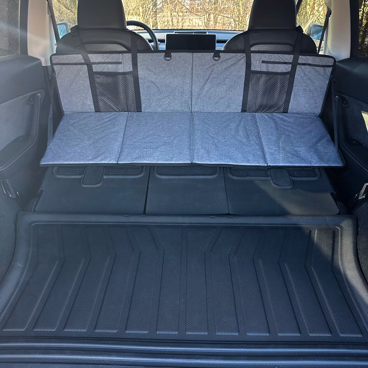 Stöd för madrassen i din Tesla, välj mellan 2 färger