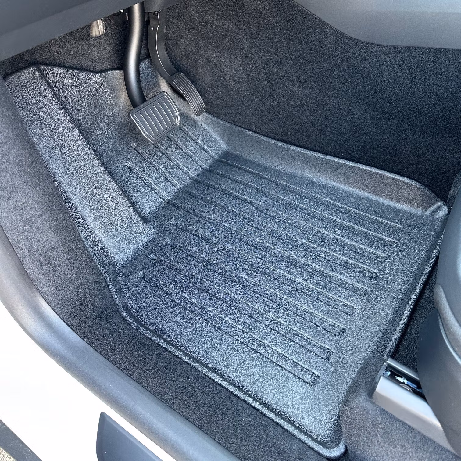 Interiörmattor i TPE till Tesla Model Y Juniper