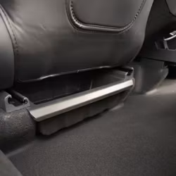 Förvaring under framsätet, bak - Tesla Model Y Juniper