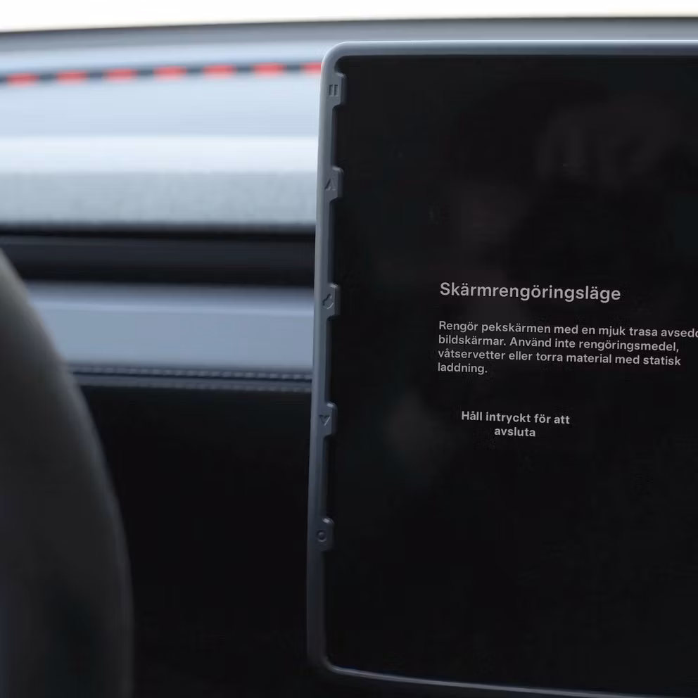 Förvaring bakom skärmen m fack - Tesla Model 3 Highland/Model Y Juniper