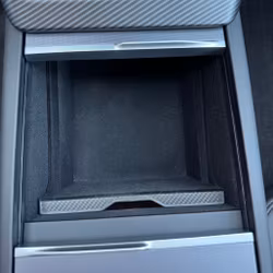 Förvaringslåda mittkonsol, flockig m carbon fiberkant - Tesla Model 3 Highland/Model Y Juniper LR, P