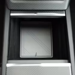 Silikonmatta till mittkonsolen, grå - Tesla Model 3 2023.10-