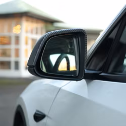 Kåpor till backspeglarna, matt svarta o matt carbon fiber - Tesla Model Y Juniper