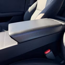 Panel till armstödet - matt carbon fiber - Tesla Model 3 Highland