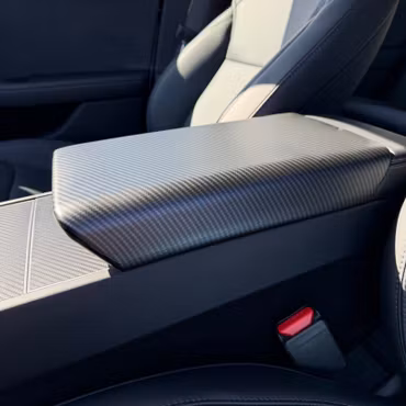 Panel till armstödet - matt carbon fiber - Tesla Model 3 Highland