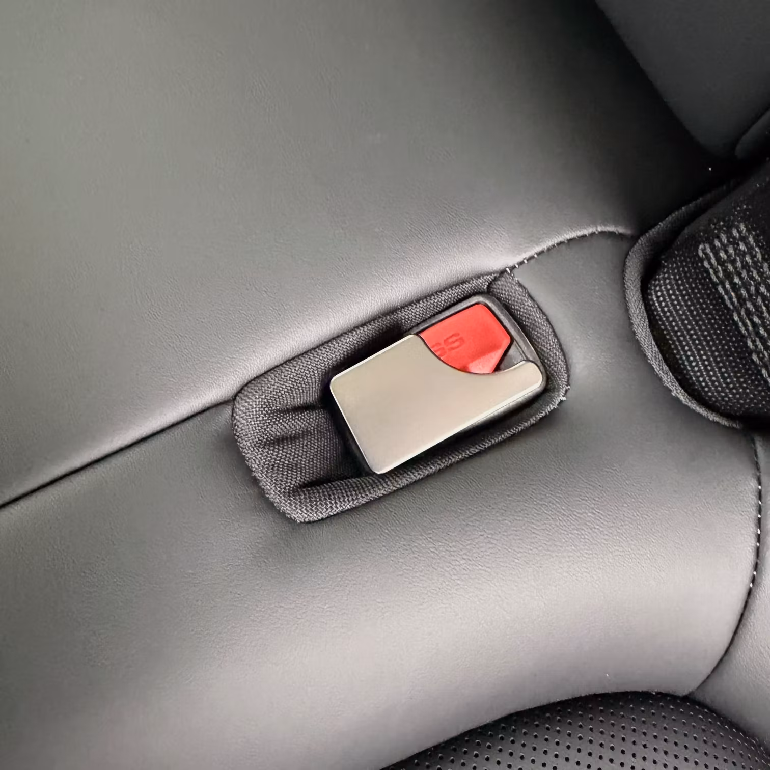 Bältesdummie, platt modell, flera fäger - Tesla Model S/3/X/Y+ID.3/4