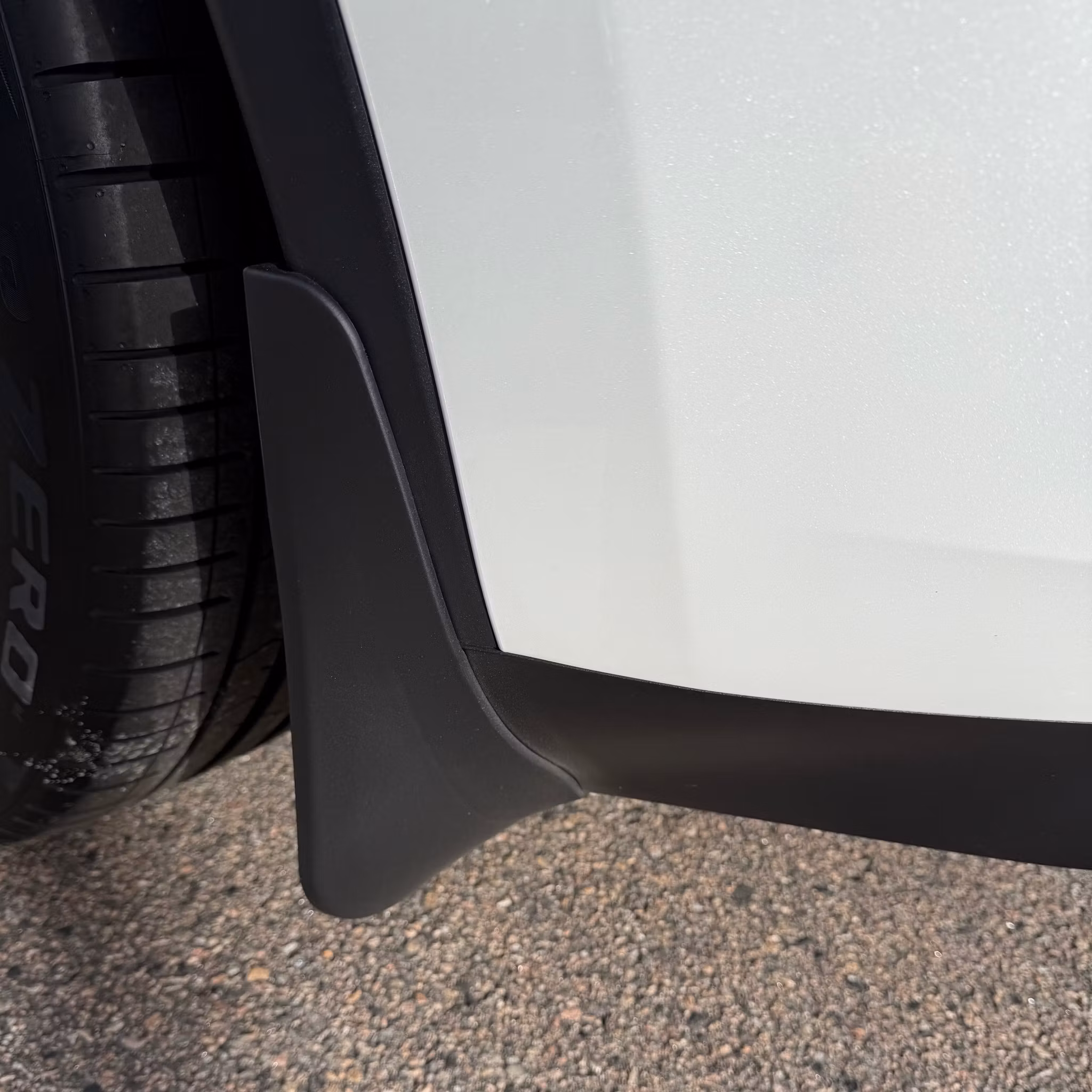 Skyddande stänkskydd till Tesla Model Y Legacy