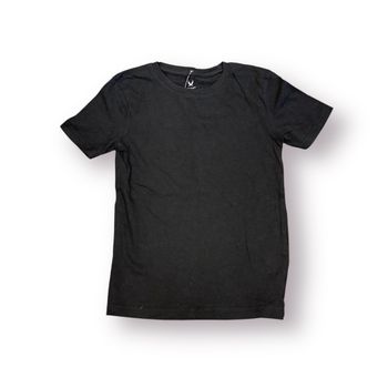 Svart t-shirt stl 122/128