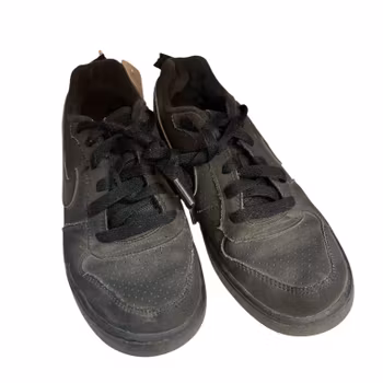 Svarta sneakers stl 37,5