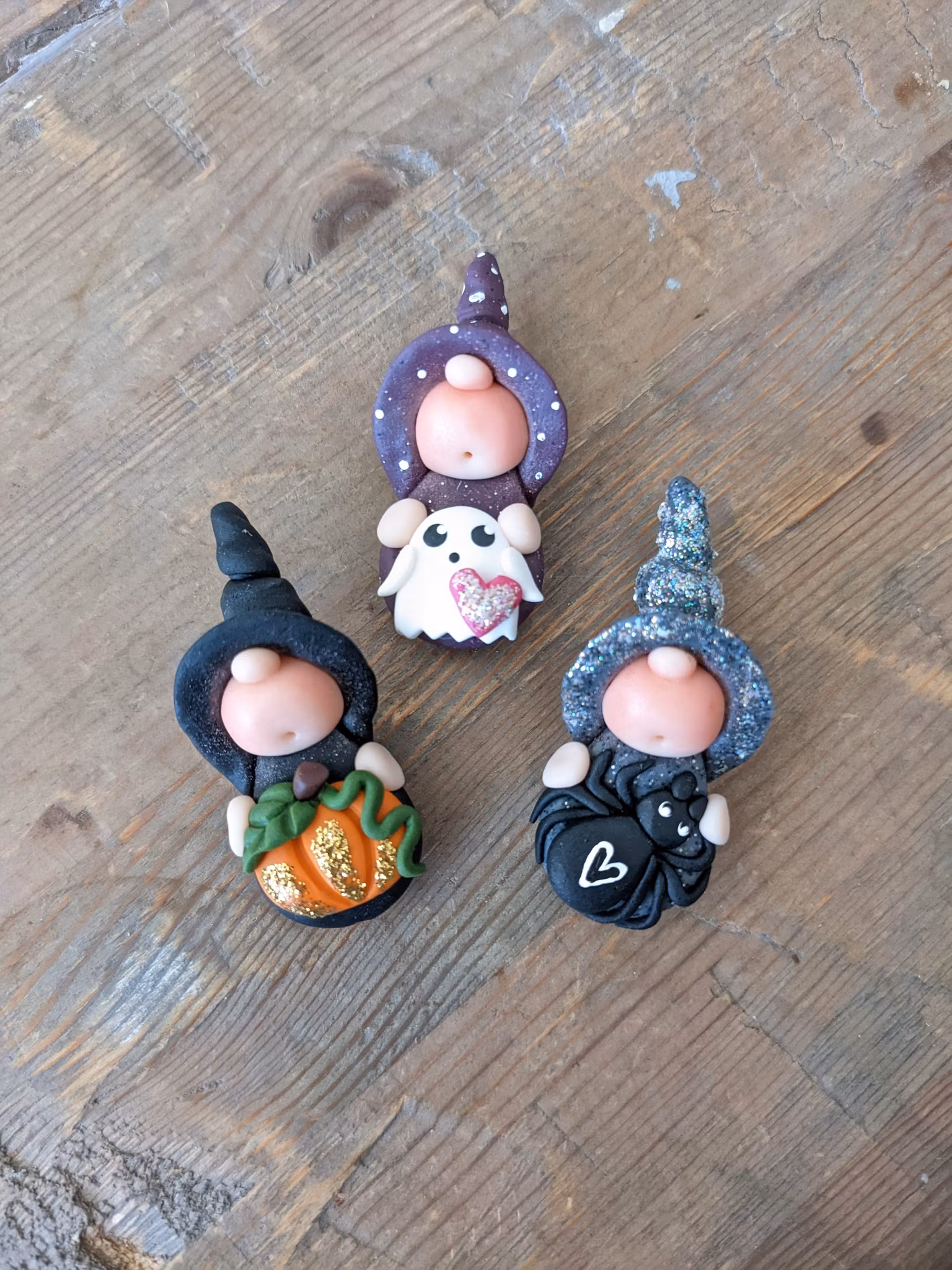 3-pack magneter- 'Happy halloween med nisse-häxor'