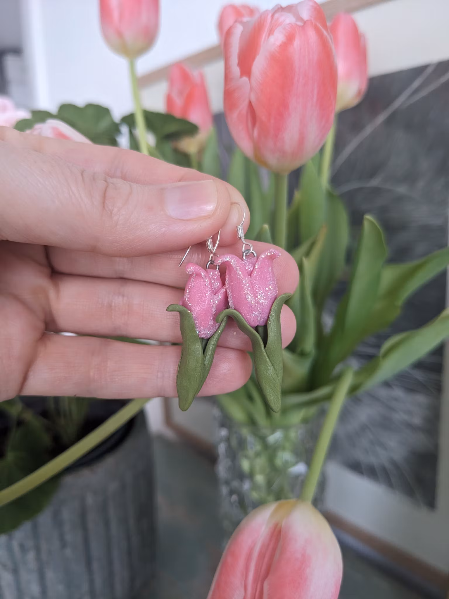 Örhängen: Rosa glittriga tulpaner