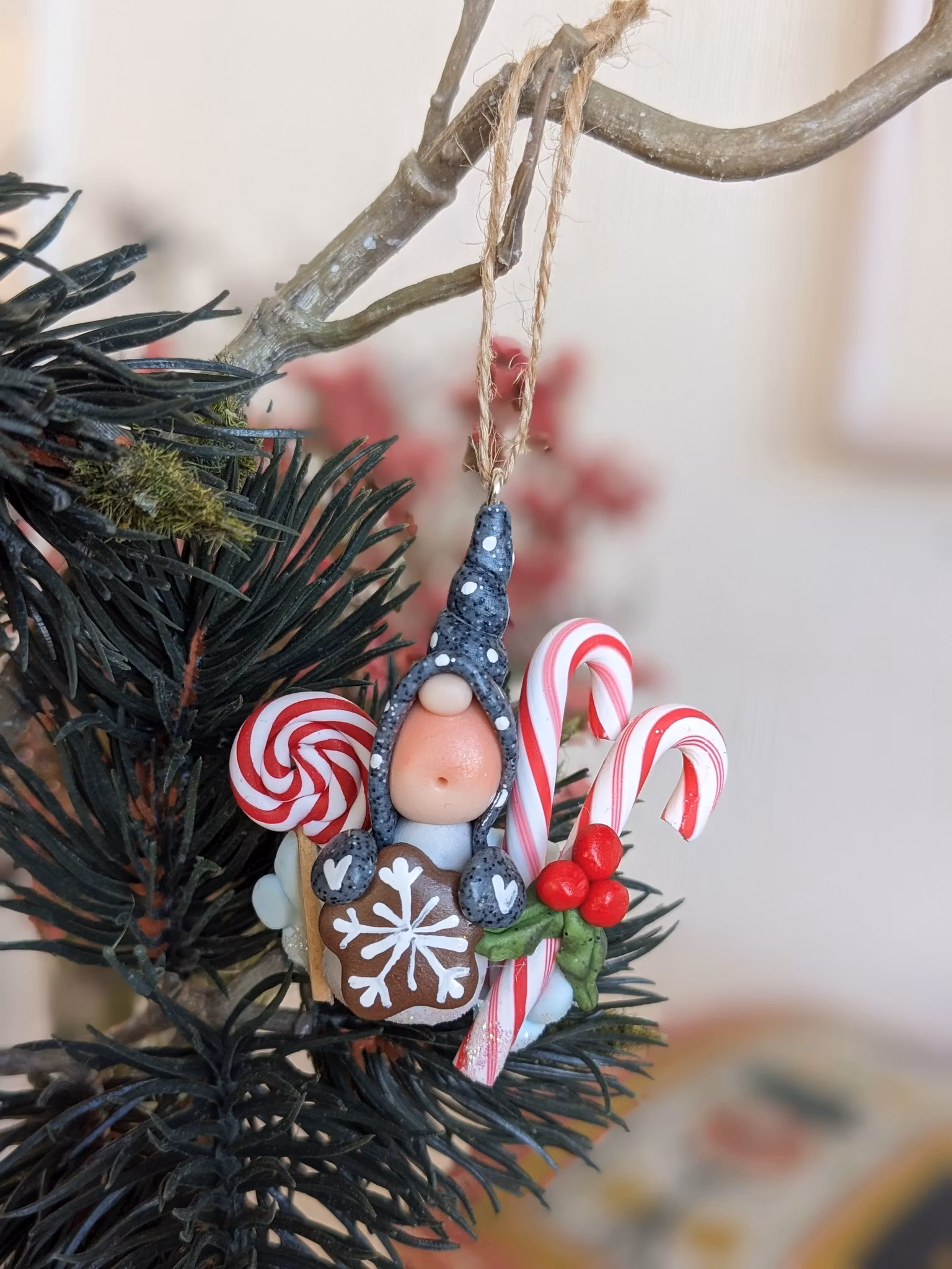 Julgranshänge- Nisse med polkagrisar