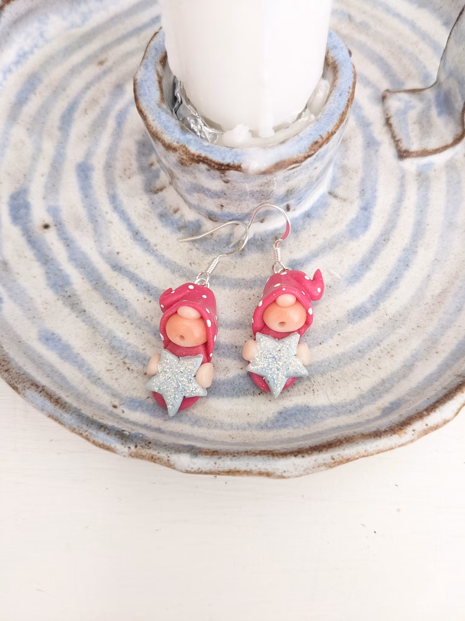 Örhängen: Rosa nissar med silverstjärnor