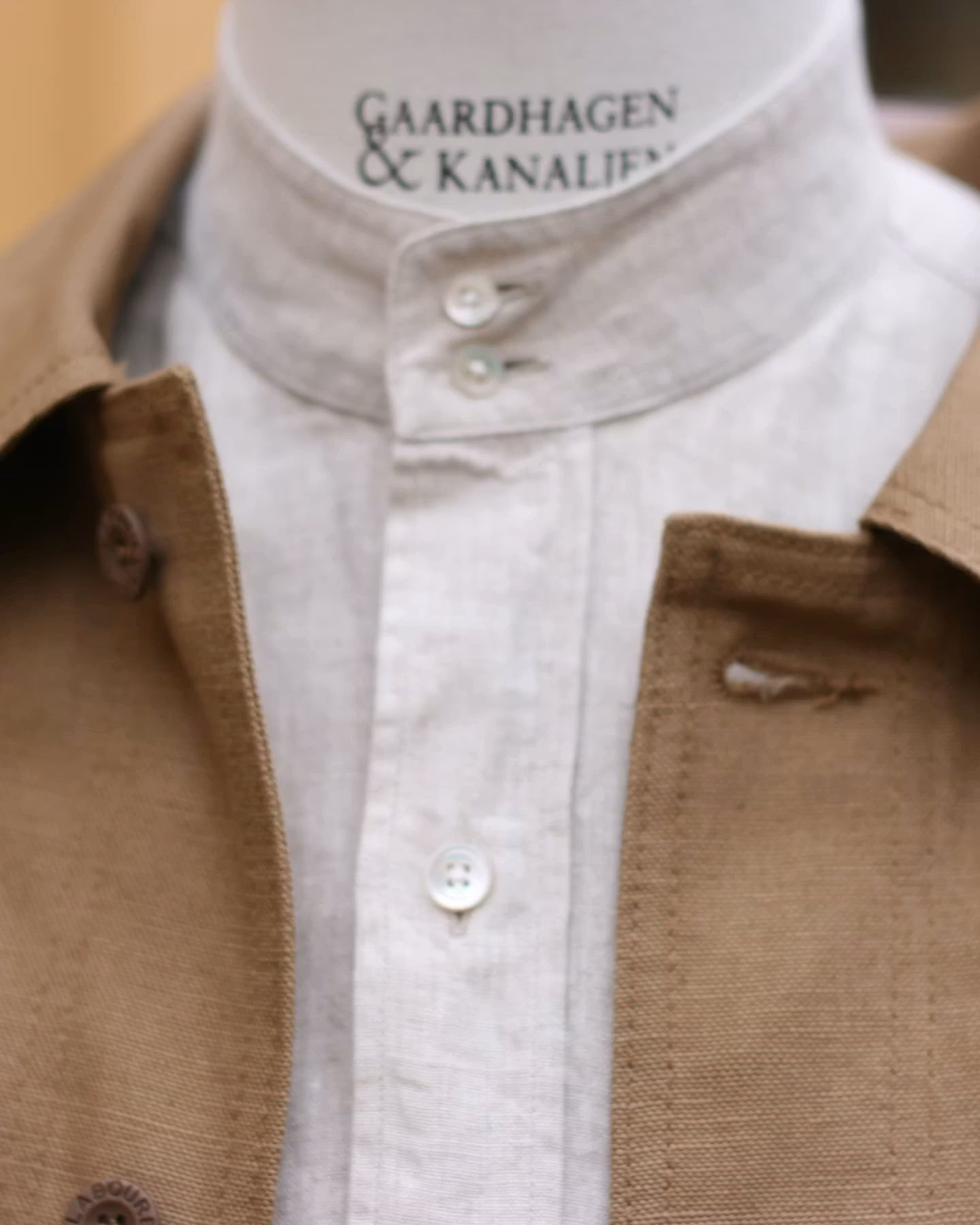 Porlamar beige – linneskjorta utan krage