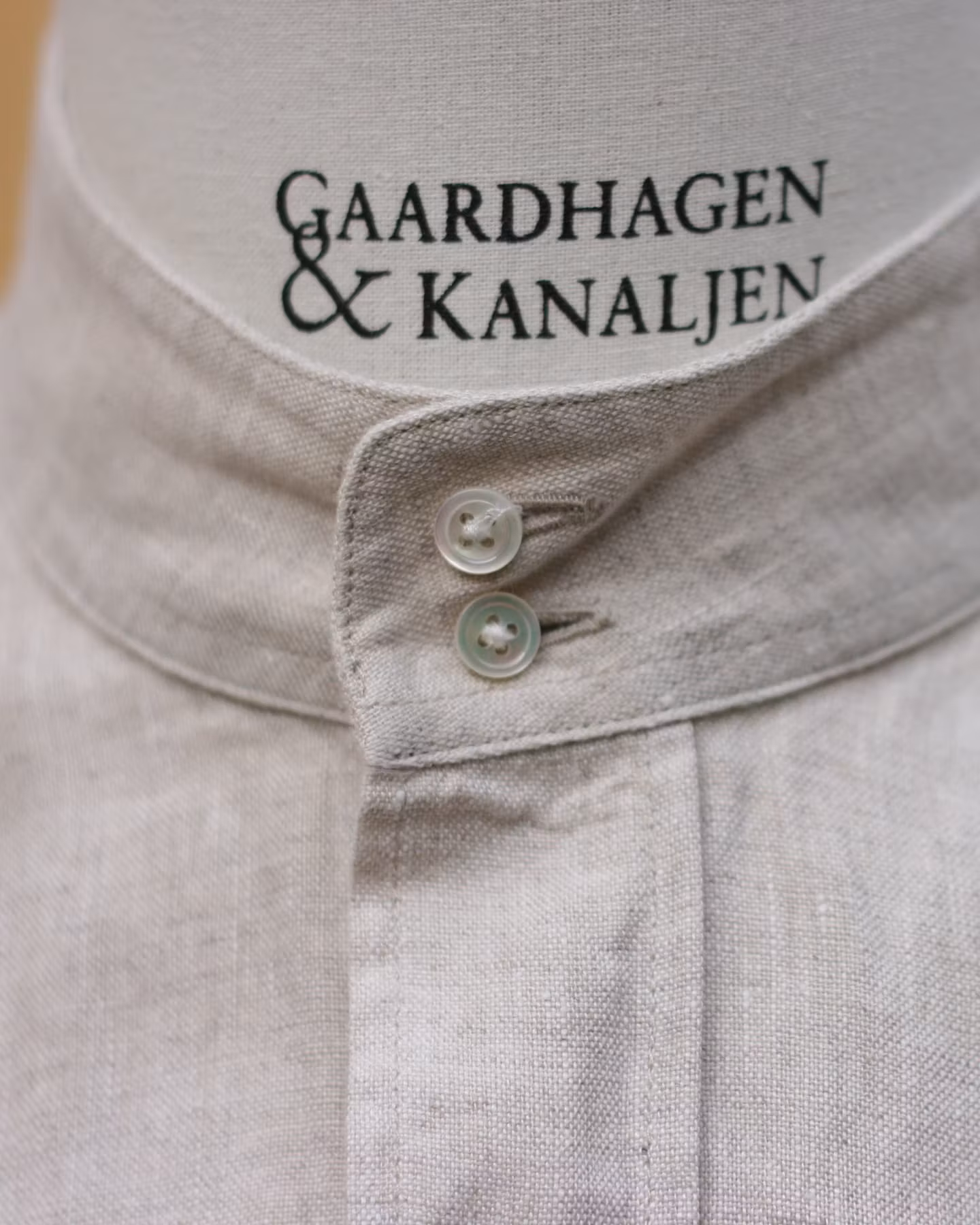 Porlamar beige – linneskjorta utan krage