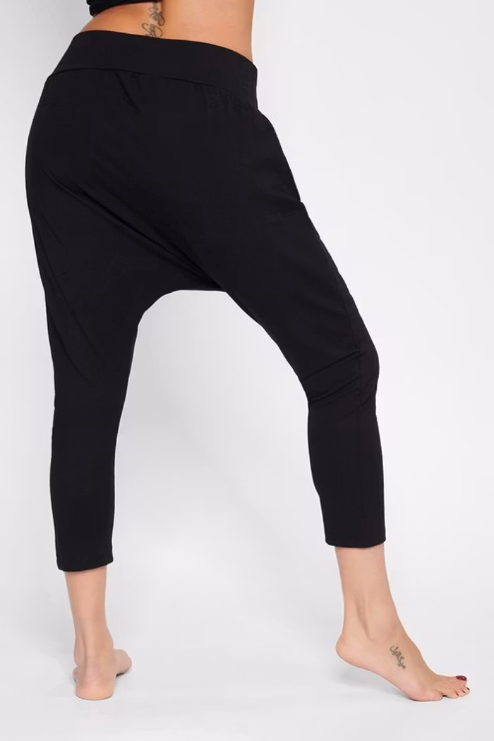 Yogabyxa Dharma Capri harem Urban Black - Urban Goddess