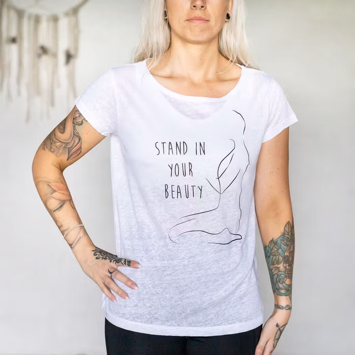 T-shirt Stand in your beauty 100% linne Vit - Soul Factory