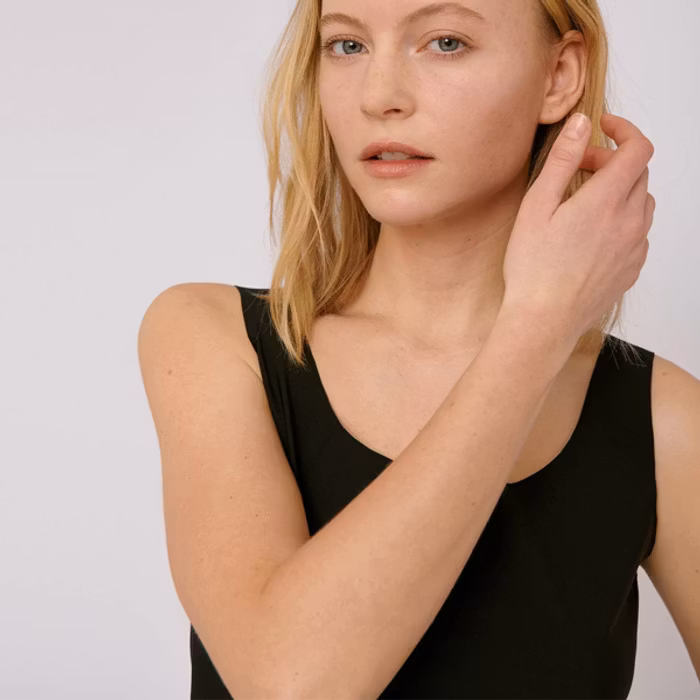 Linne Invisible Tank Top Black - Organic Basics