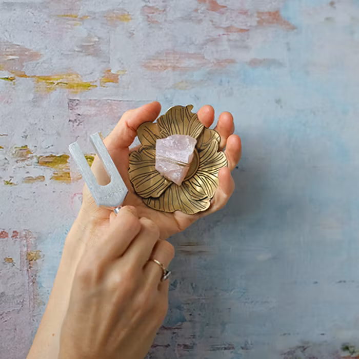 Sound Healing kristall kit Rosenkvarts Lotus Gold - Ariana Ost