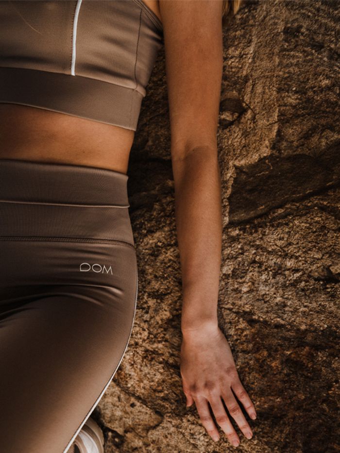 Sport-BH Yoga Leia Piped Taupe - DOM
