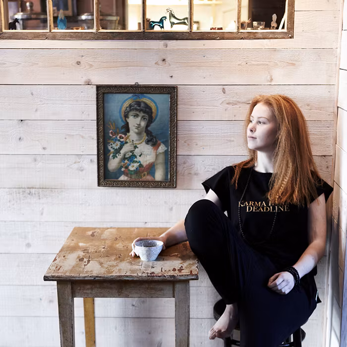 Tröja Karma tee svart - Santa Ni