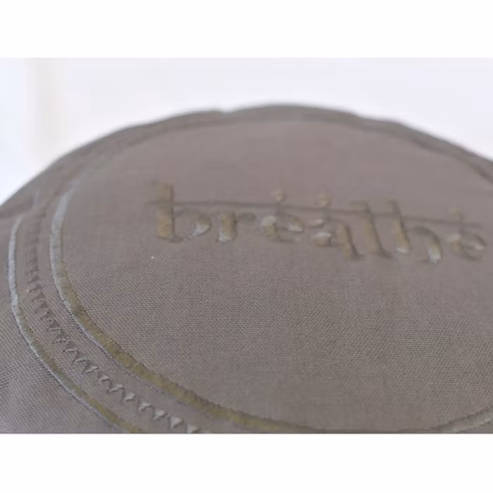Meditationskudde Breathe Warm Grey - Love Generation