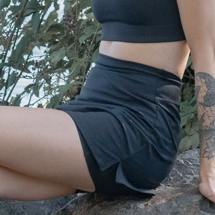 The skort kjol/shorts Black - Girlfriend Collective