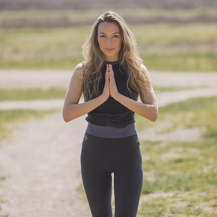 Yogalinne Lakshmi Crop Top Urban Black - Urban Goddess