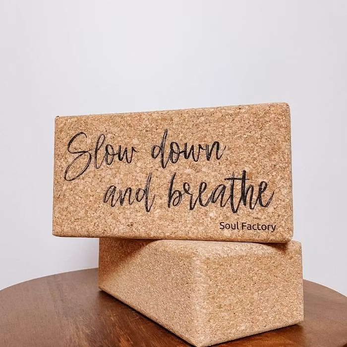 Yogablock i Kork "Slow down & Breathe" - Soul Factory