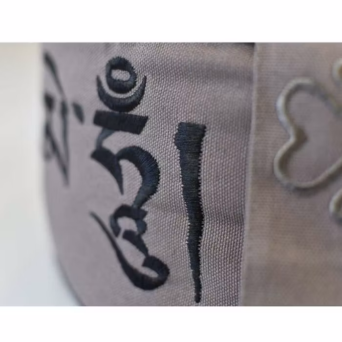 Meditationskudde Mantra Warm Grey - Love Generation