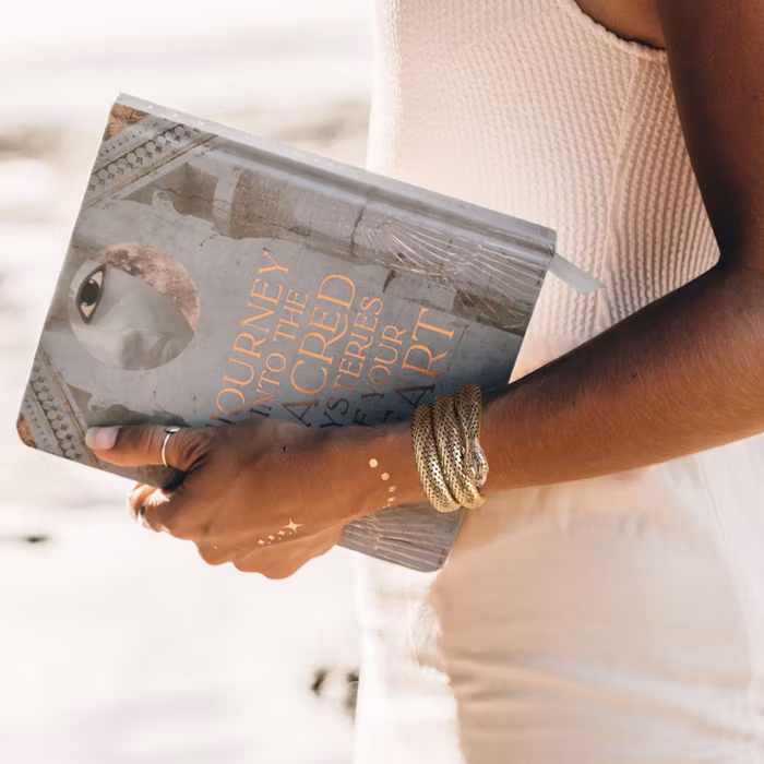 Dagbok The Sacred Veil - Danielle Noel