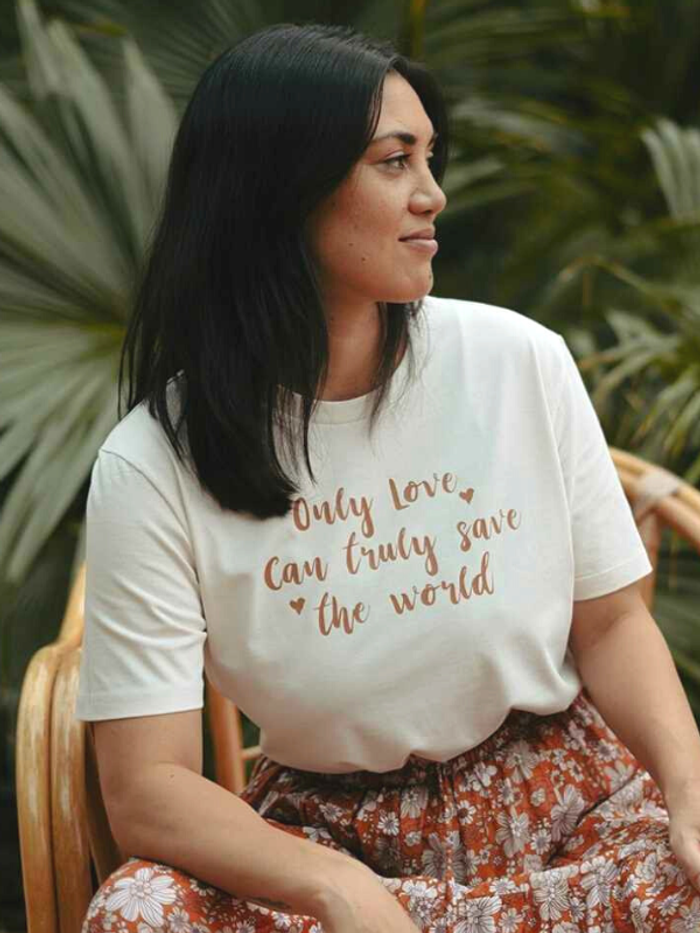 T-shirt "Only Love Can Truly Save The World" - Soul Factory