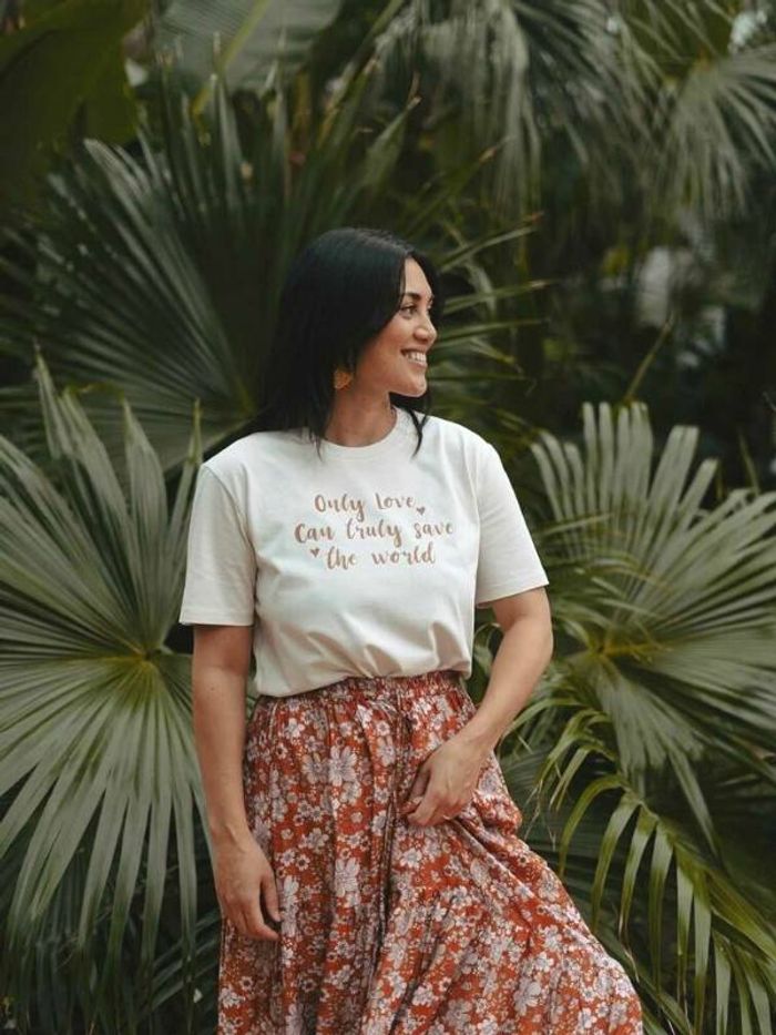 T-shirt "Only Love Can Truly Save The World" - Soul Factory