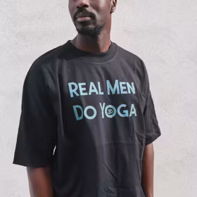 T-shirt Unisex Real Men Do Yoga Black - Soul Factory T-shirt Unisex Real Men Do Yoga Black - Soul Factory