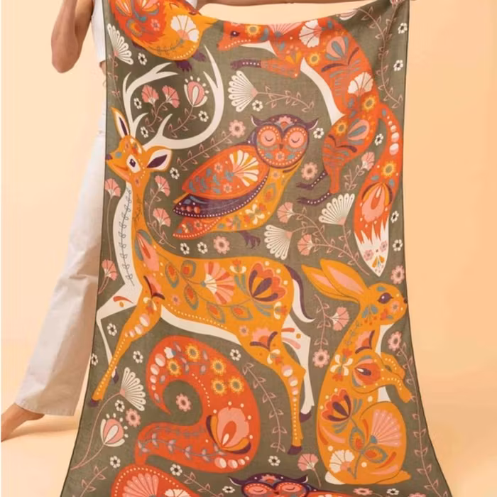 Sjal "Folk Art Forest Scarf" - Powder design