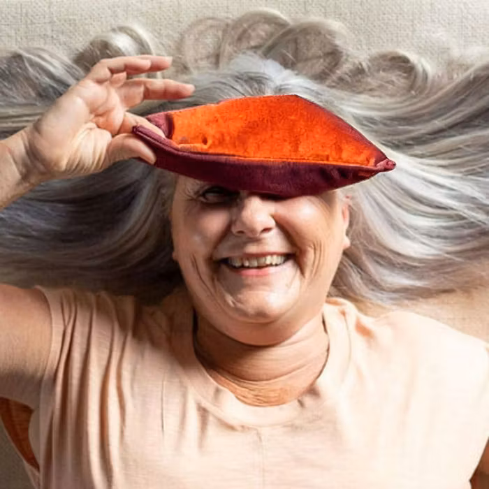 Happy Hormone Kit - Bok, örter, ögonkudde