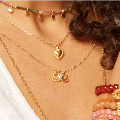 Halsband Open Lotus Moonstone Gold - Satya Halsband Open Lotus Moonstone Gold - Satya