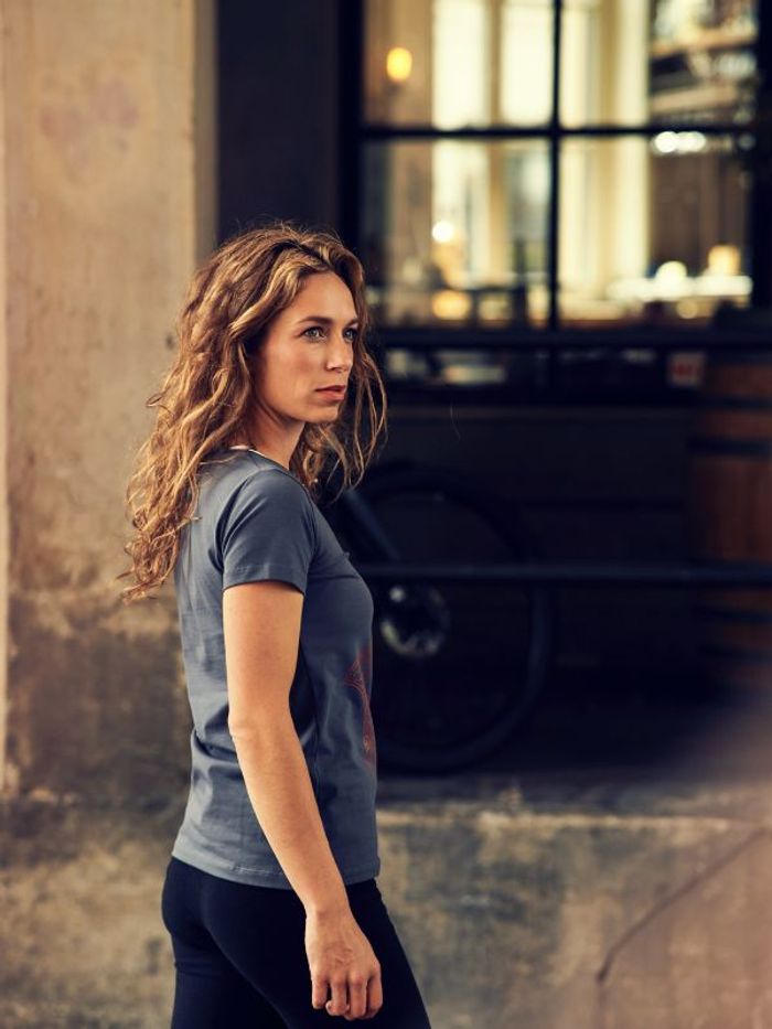 Yogatopp Hamsa Core Tee Ash - Urban Goddess