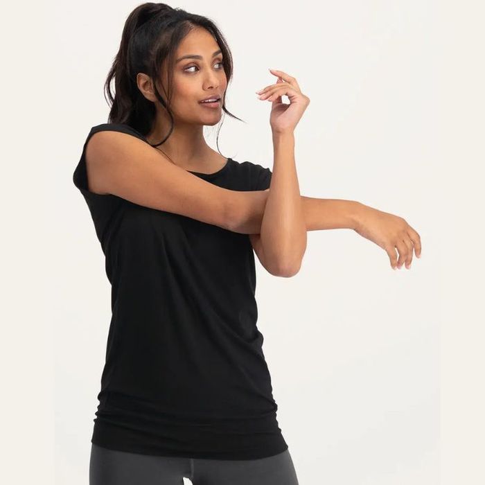 Yogatopp Asana Tee Black - Urban Goddess