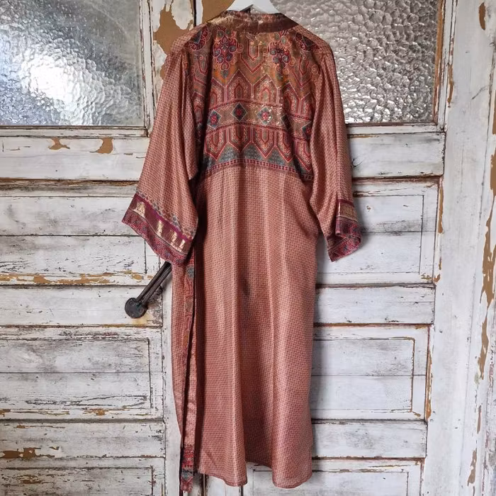 Kimono Uma återvunnen sari Nr 118