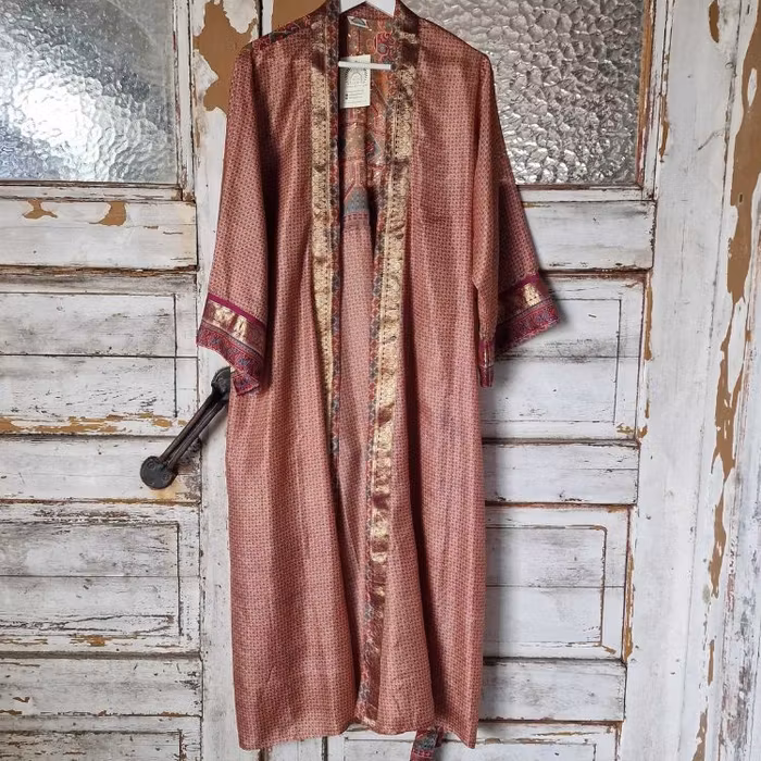 Kimono Uma återvunnen sari Nr 118